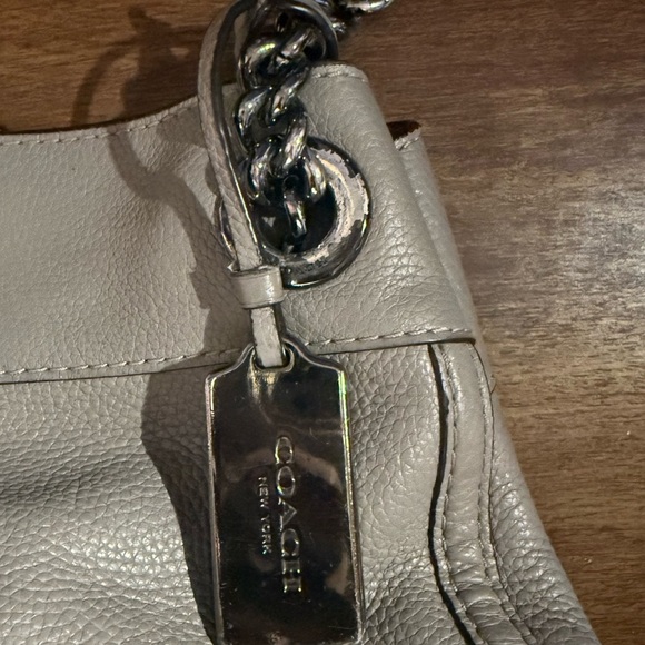 Coach Peyton Pebbled Leather Chain Tote – Light Beige (Authentic)​ - Picture 2 of 6